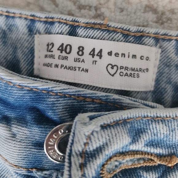 Womens Bermuda Shorts - Picture 3 of 3